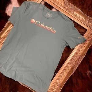 Large Turquoise Columbia T-Shirt in Great Condition